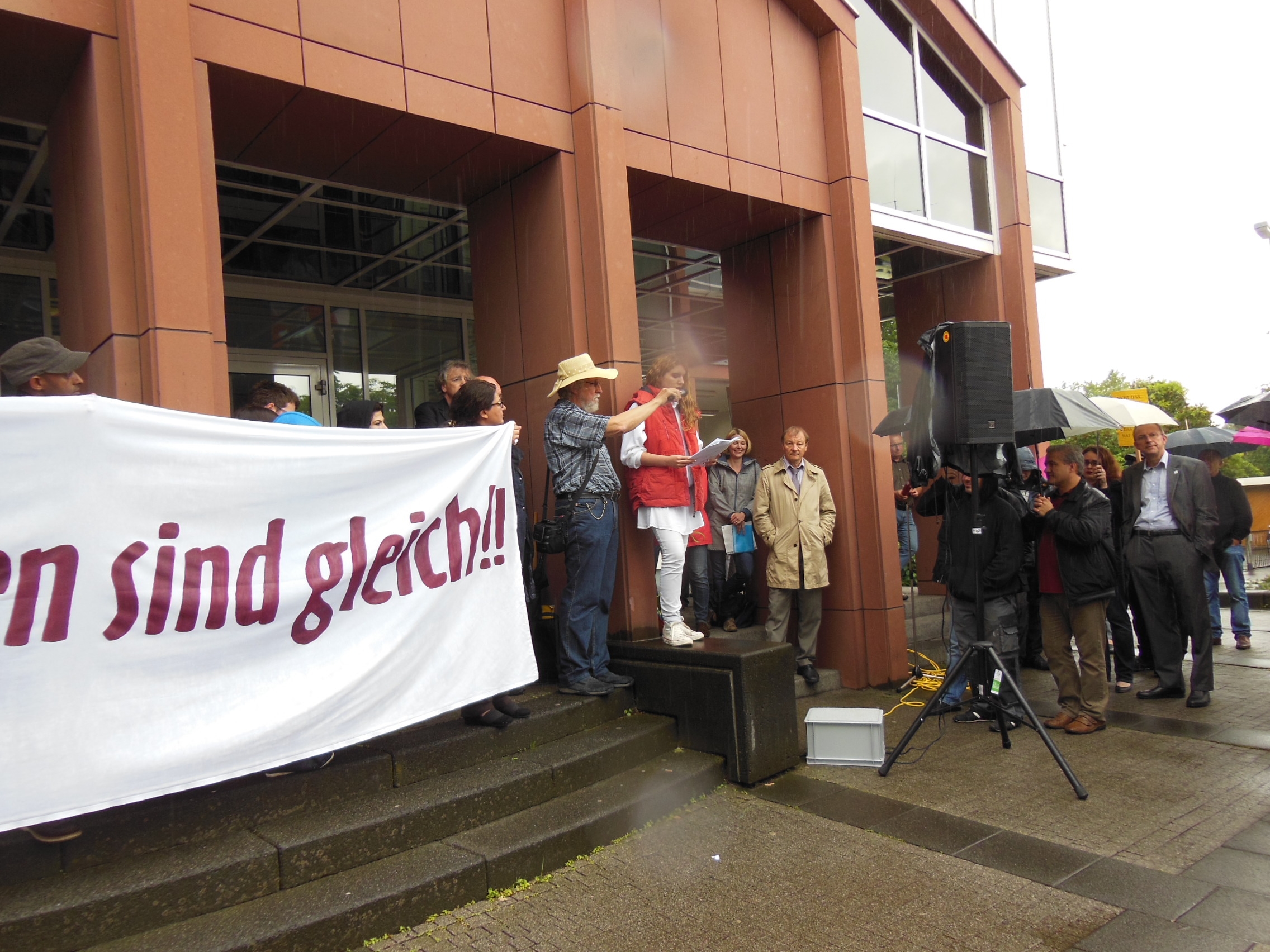 Redner Demo Friedberg 4-6-013