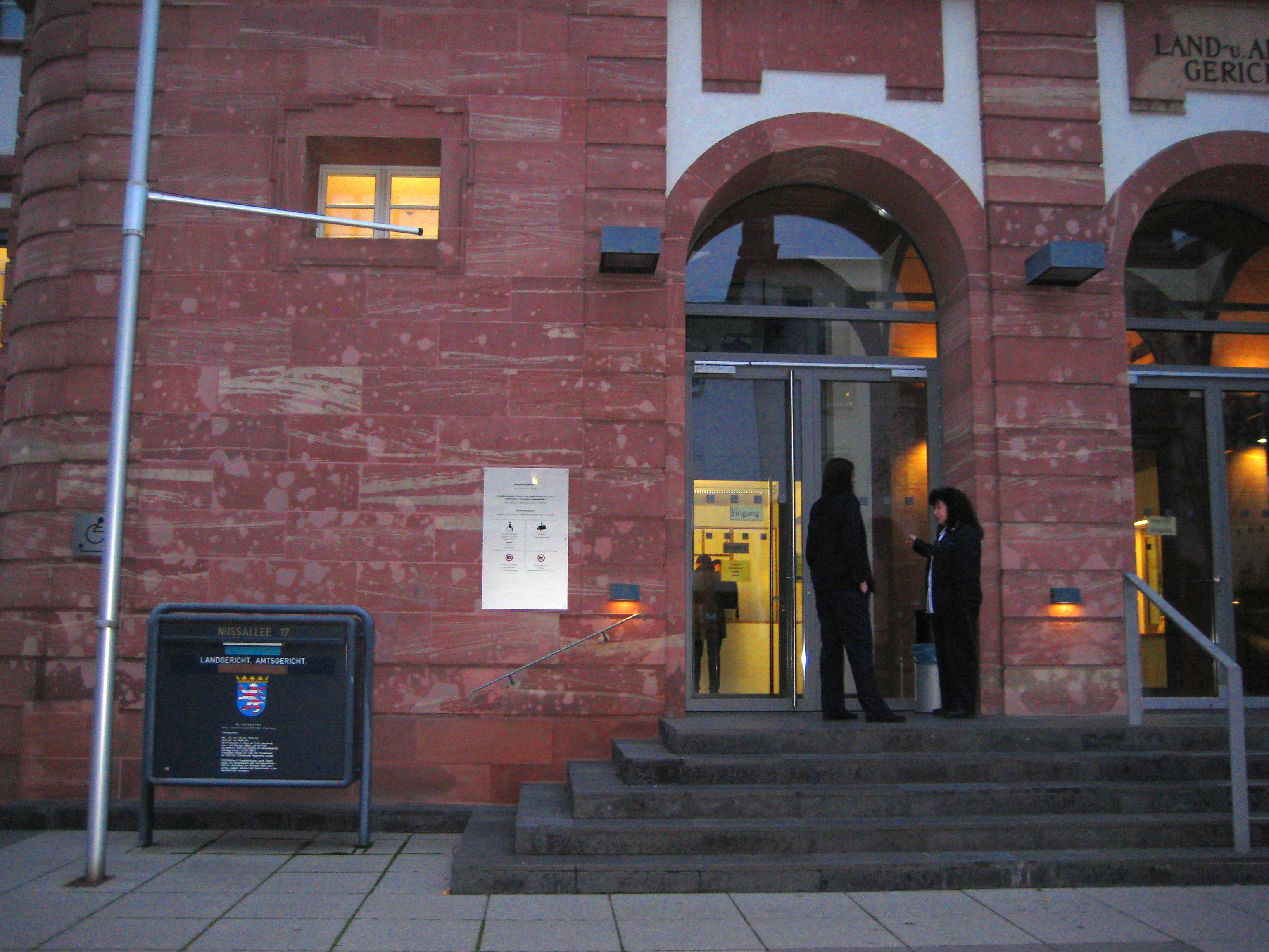 Landgericht Hanau-Vorderansicht Eingang